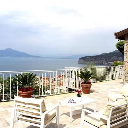 Mirasorrento Feriehus Sorrento