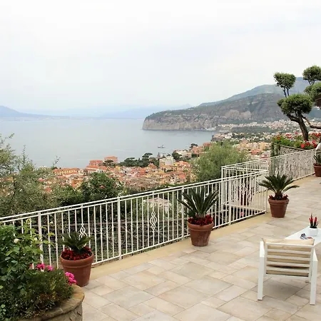 בית נופש Mirasorrento סורנטו